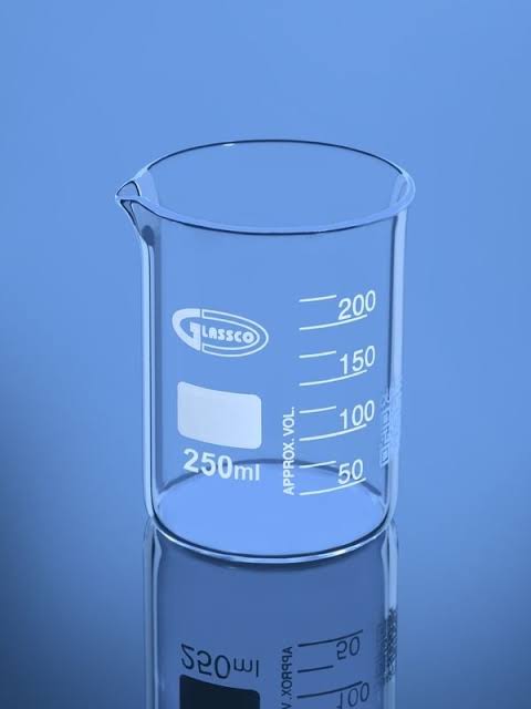 LOW FORM BEAKER WITH SPOUT 10ml